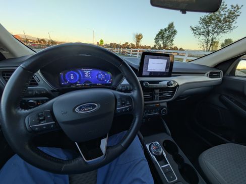 Used 2020 Ford Escape SE Sport image 12