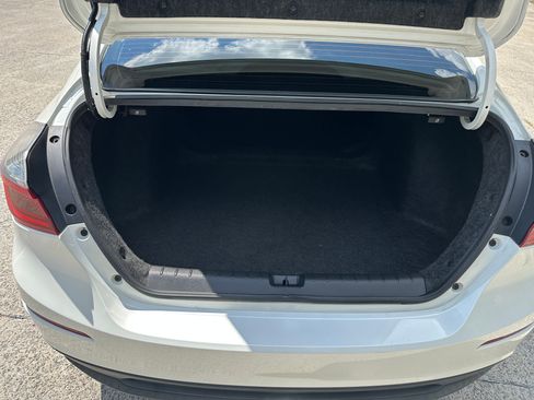 Used 2019 Honda Insight EX image 11