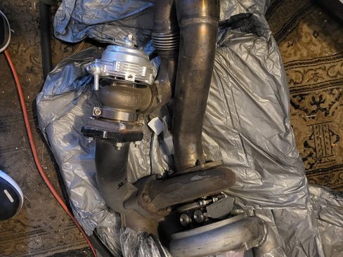 Used 2010 Nissan GT-R Premium image 11