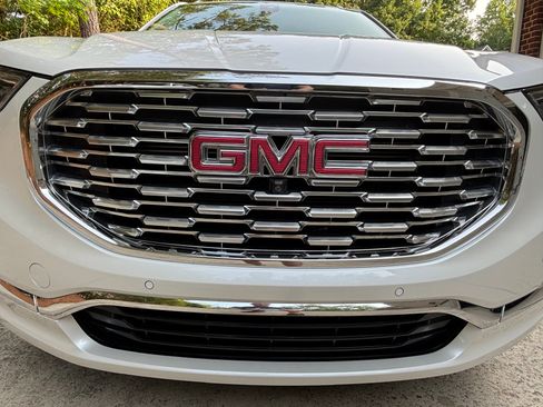 Used 2020 GMC Terrain Denali w/ Denali Premium Package AWD/4WD image 5