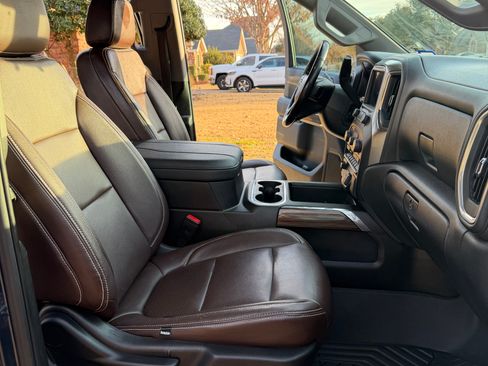 Used 2021 Chevrolet Silverado 1500 LT w/ Z71 Off-Road Package image 9