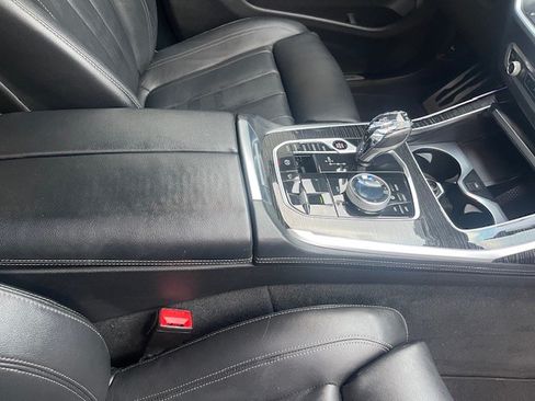 Used 2022 BMW X7 xDrive40i w/ M Sport Package image 11