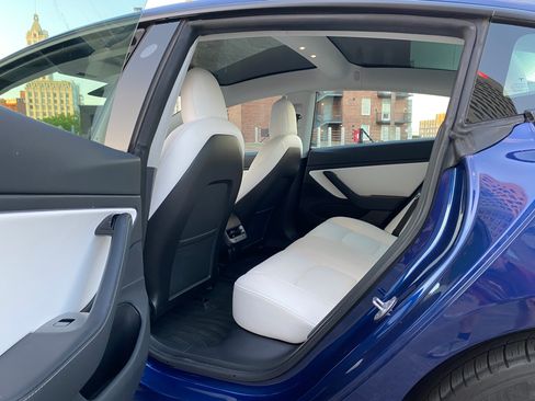 Used 2020 Tesla Model 3 Standard Range Plus image 9