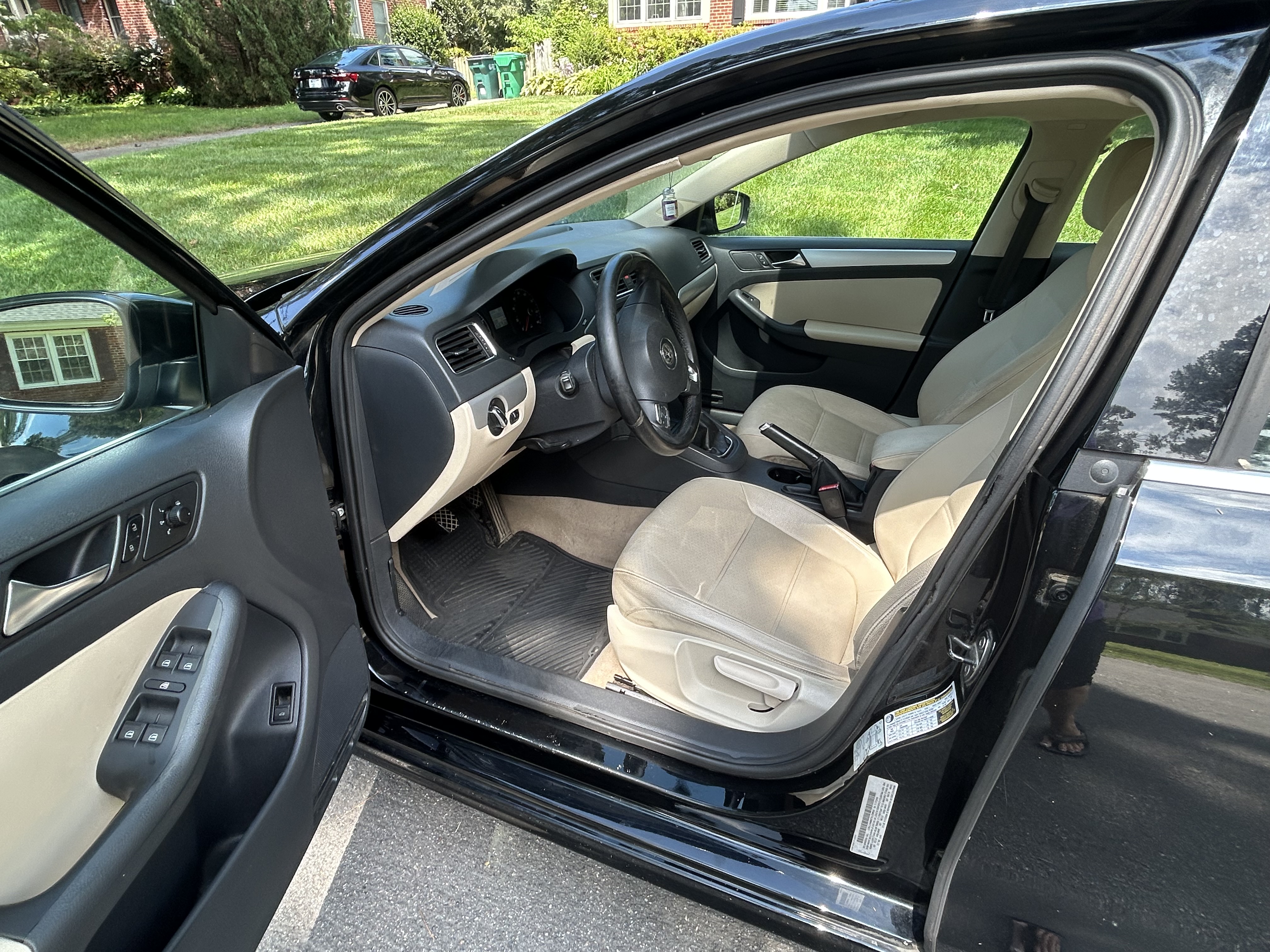 Used 2011 Volkswagen Jetta SEL FWD image 6