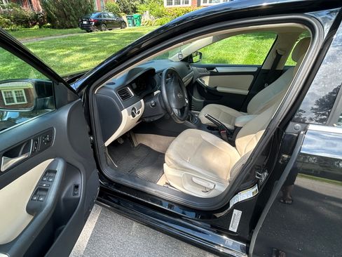 Used 2011 Volkswagen Jetta SEL FWD image 6