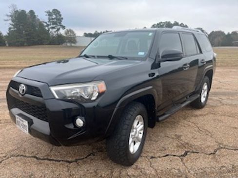 Used 2015 Toyota 4Runner SR5 image 2