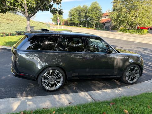 Used 2025 Land Rover Range Rover SE AWD/4WD image 4