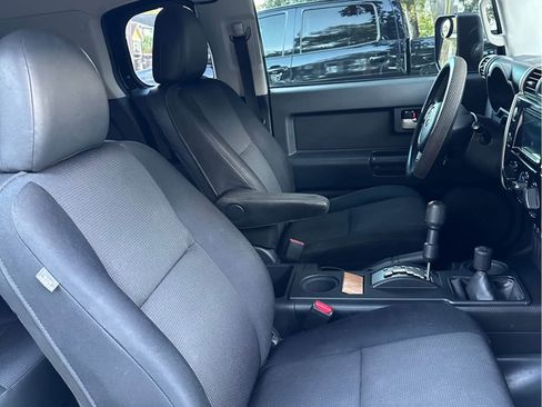 Used 2012 Toyota FJ Cruiser 4WD w/ Convenience Pkg image 6