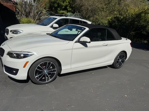 Used 2020 BMW 230i xDrive Convertible image 4