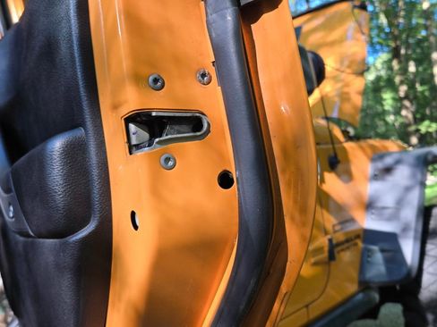 Used 2012 Jeep Wrangler Unlimited Sport image 13