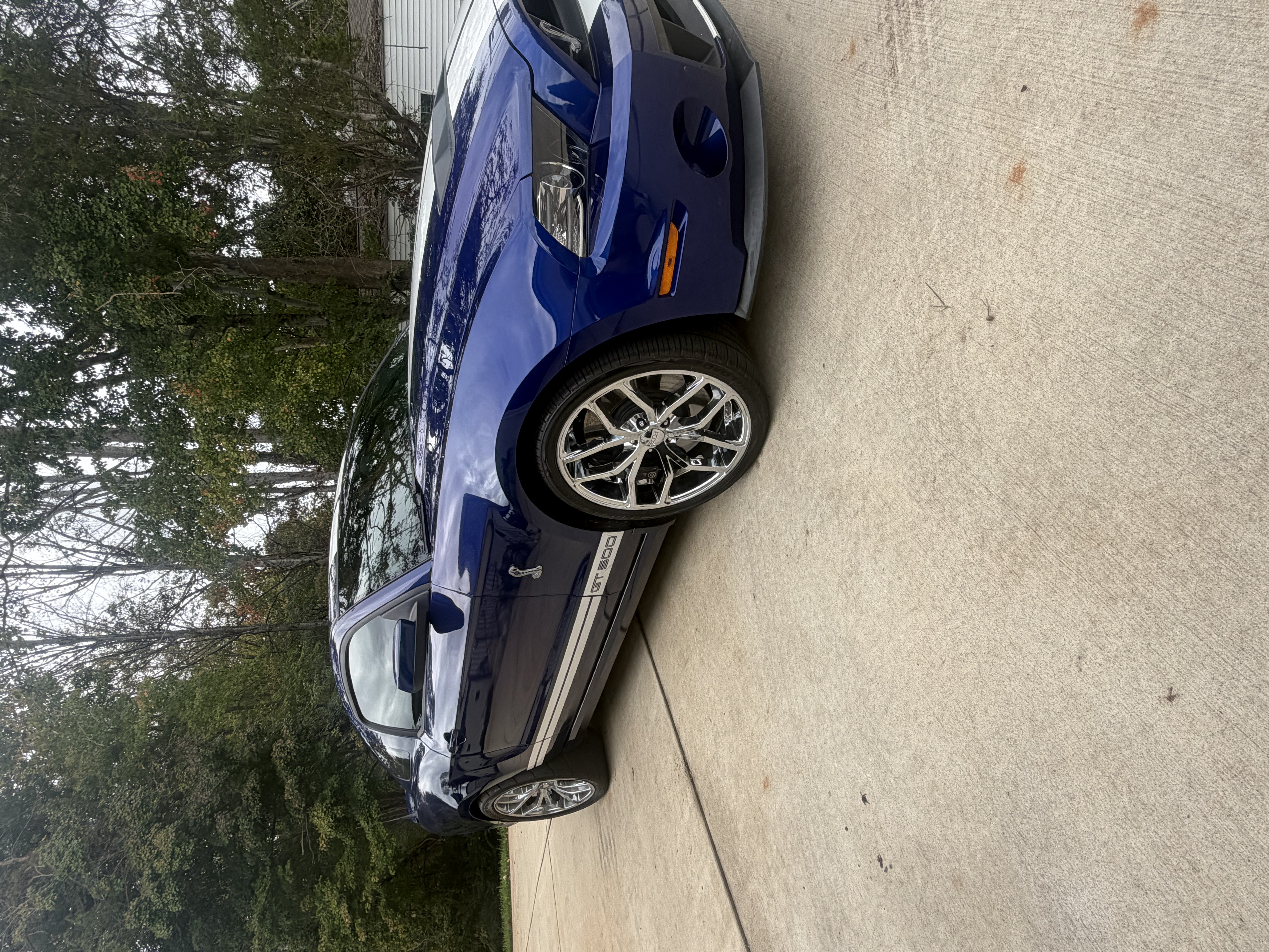 Used 2013 Ford Mustang Shelby GT500 w/ Electronics Pkg RWD image 1