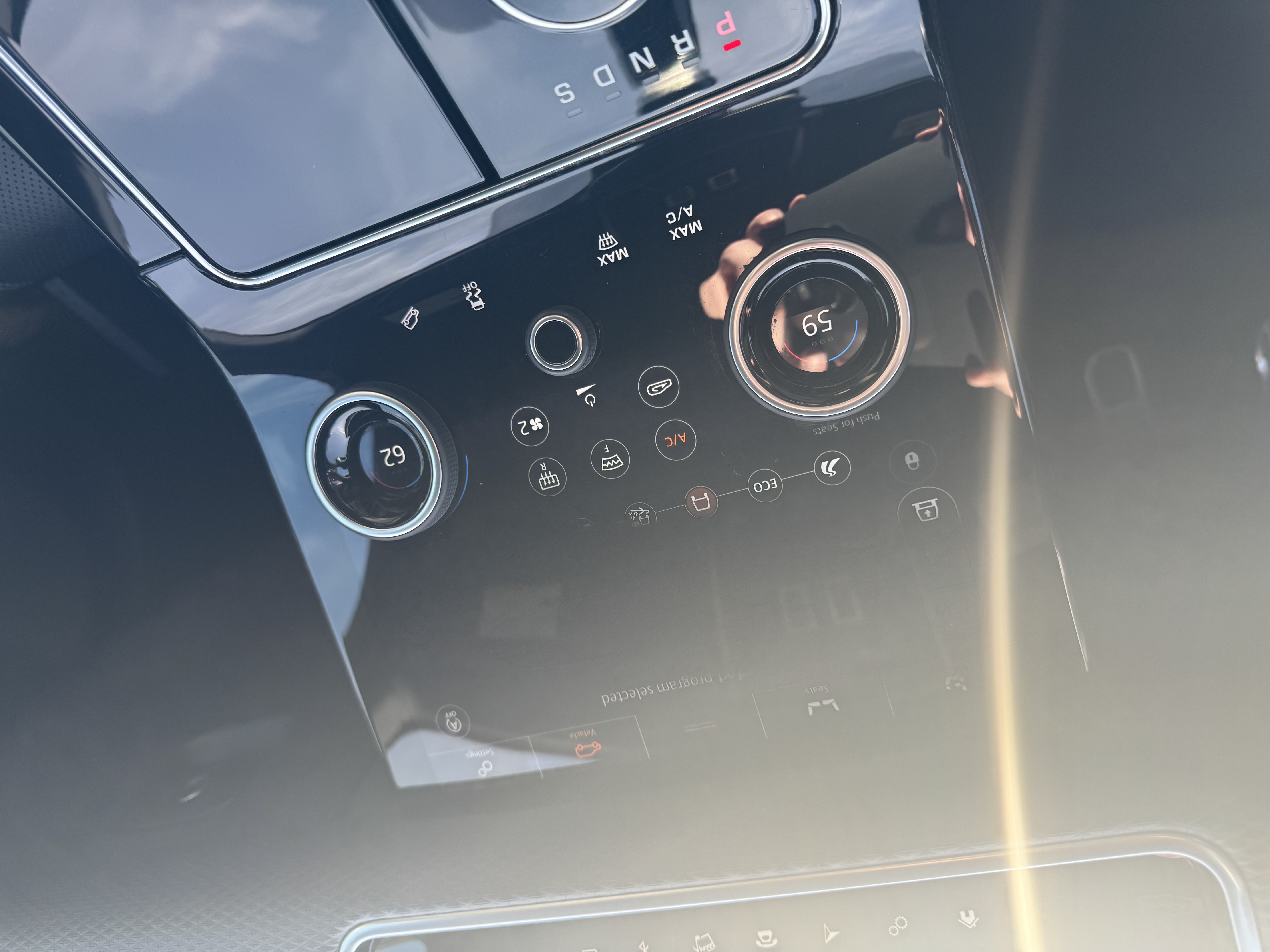 Used 2019 Land Rover Range Rover Velar R-Dynamic SE AWD/4WD image 10