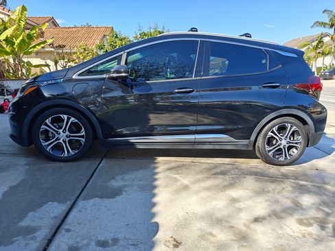 Used 2018 Chevrolet Bolt Premier w/ Driver Confidence II Package image 4