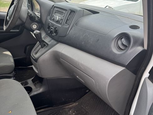 Used 2015 Nissan NV200 SV image 6