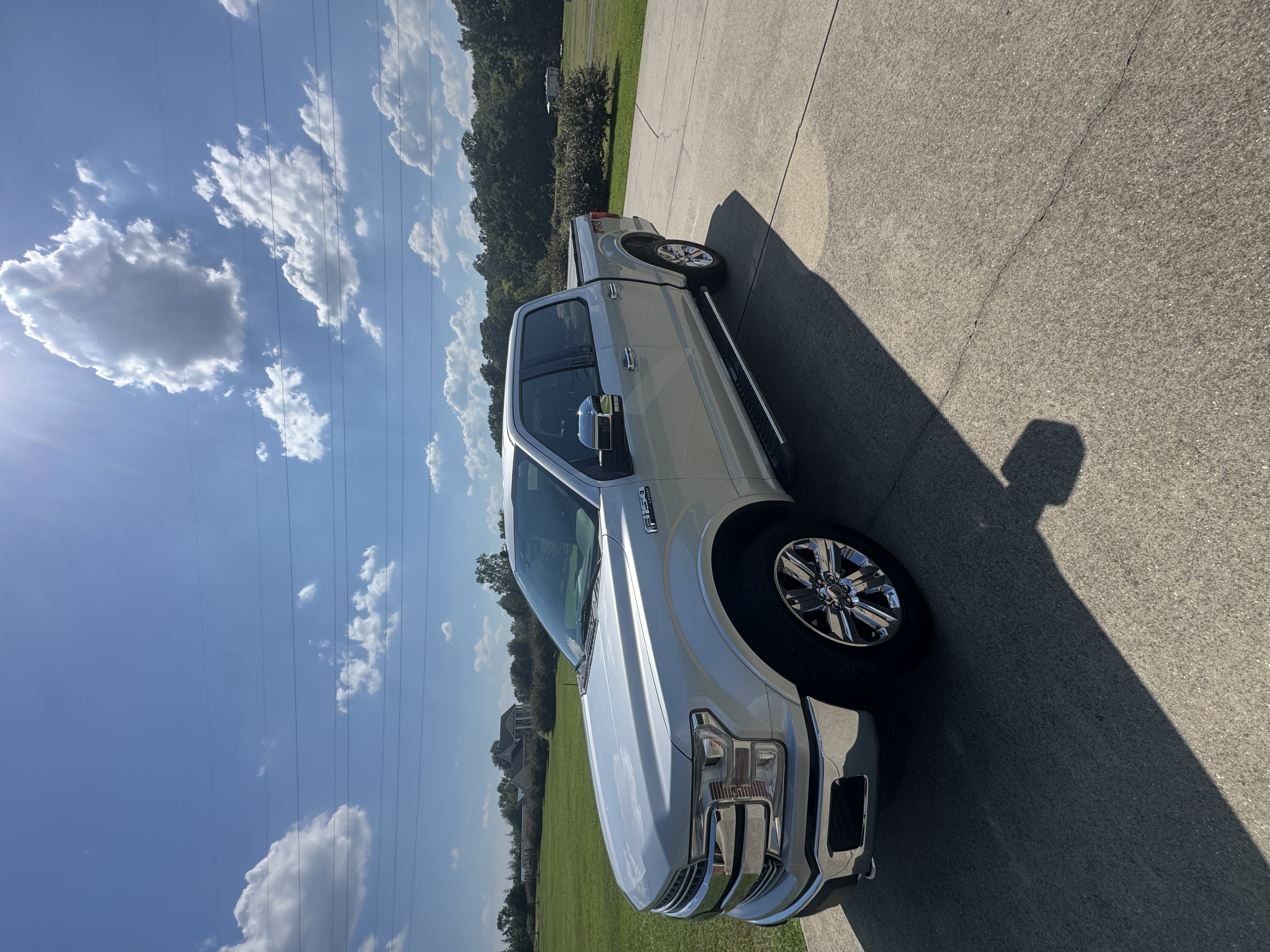 Used 2019 Ford F150 Lariat w/ Equipment Group 502A Luxury AWD/4WD image 1