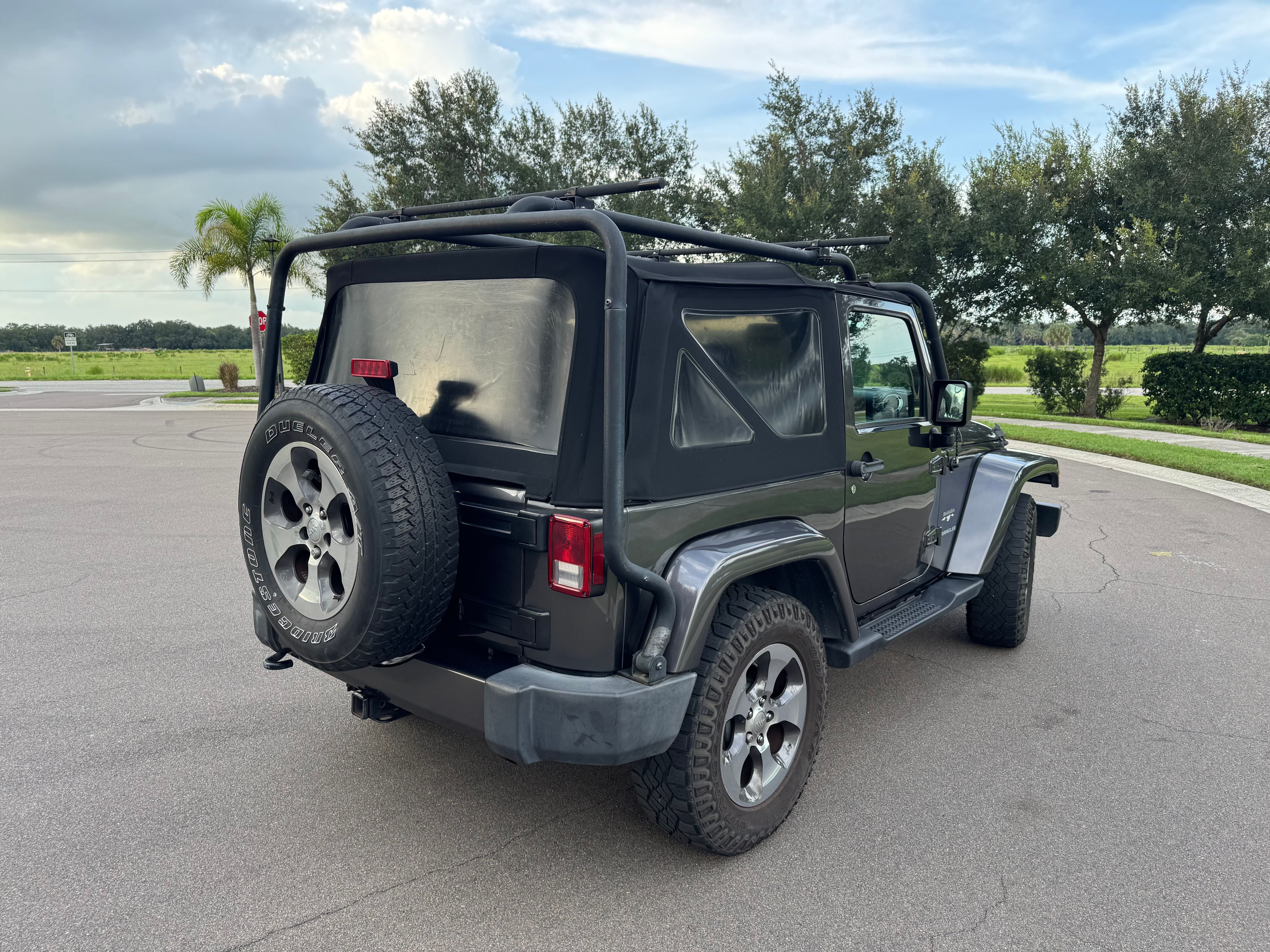 Used 2017 Jeep Wrangler Sahara w/ Connectivity Group AWD/4WD image 5
