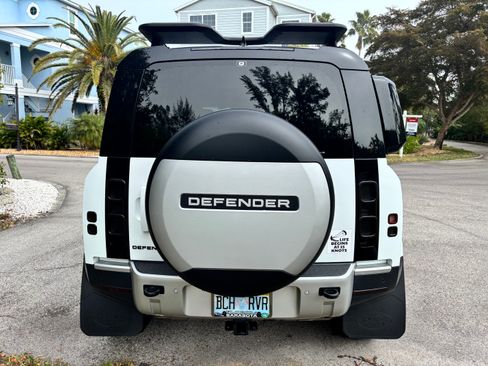 Used 2024 Land Rover Defender 110 S image 4