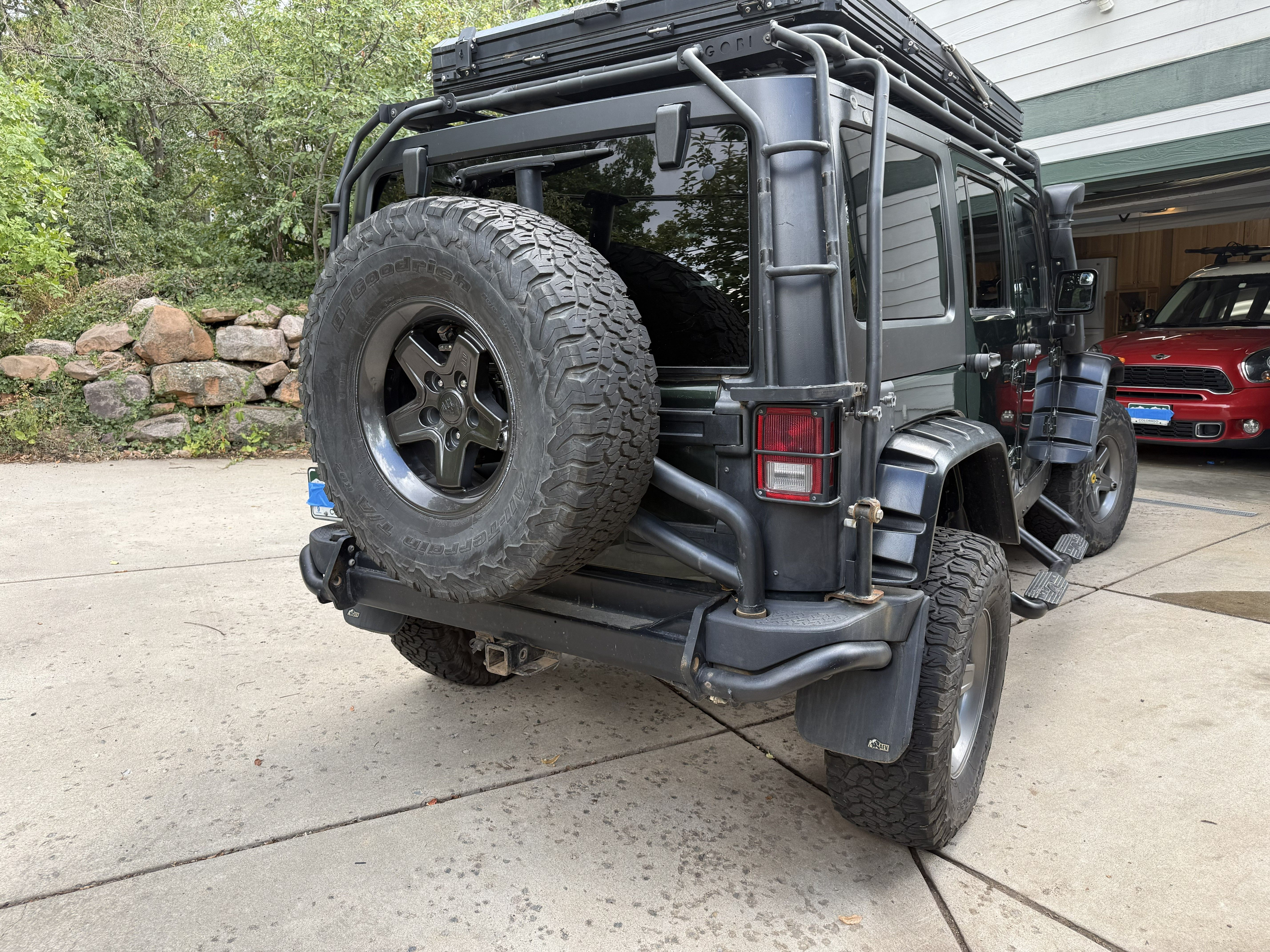 Used 2010 Jeep Wrangler Unlimited Rubicon w/ Dual Top Group AWD/4WD image 8