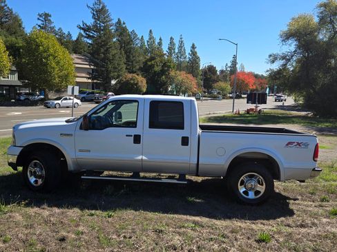 Used 2006 Ford F250 Lariat image 8