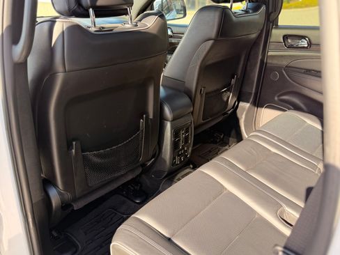 Used 2019 Jeep Grand Cherokee Overland image 5