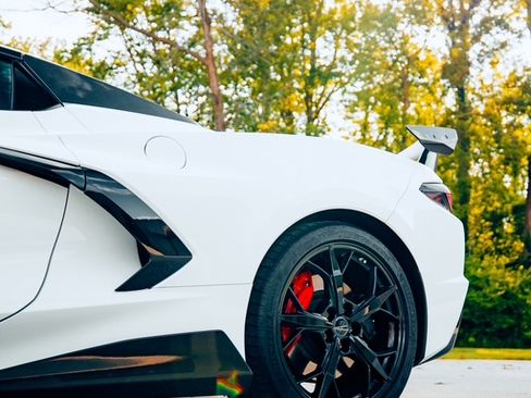 Used 2022 Chevrolet Corvette Stingray Premium Conv w/ Z51 Performance Package image 2