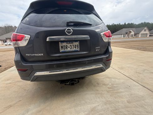 Used 2014 Nissan Pathfinder SV image 5