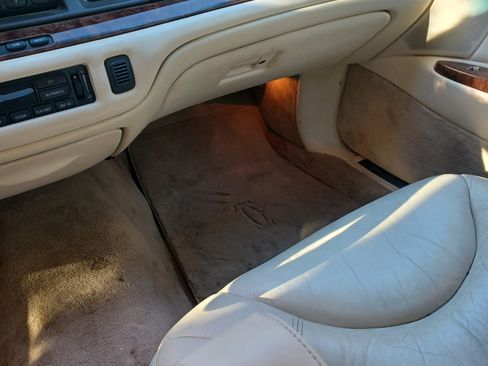 Used 1995 Lincoln Town Car Cartier image 14