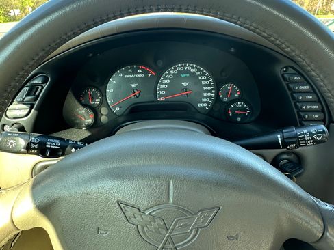 Used 2004 Chevrolet Corvette Convertible w/ Preferred Equipment Group image 9