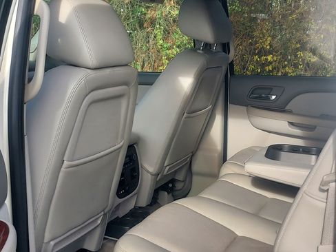 Used 2010 Chevrolet Avalanche LTZ image 12