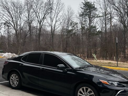 Used 2022 Toyota Camry LE image 1