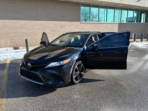 Used 2018 Toyota Camry XSE image 11