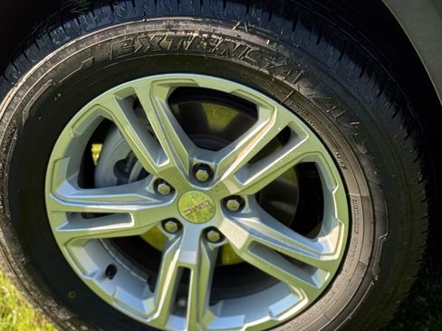 Used 2023 GMC Terrain SLE image 30