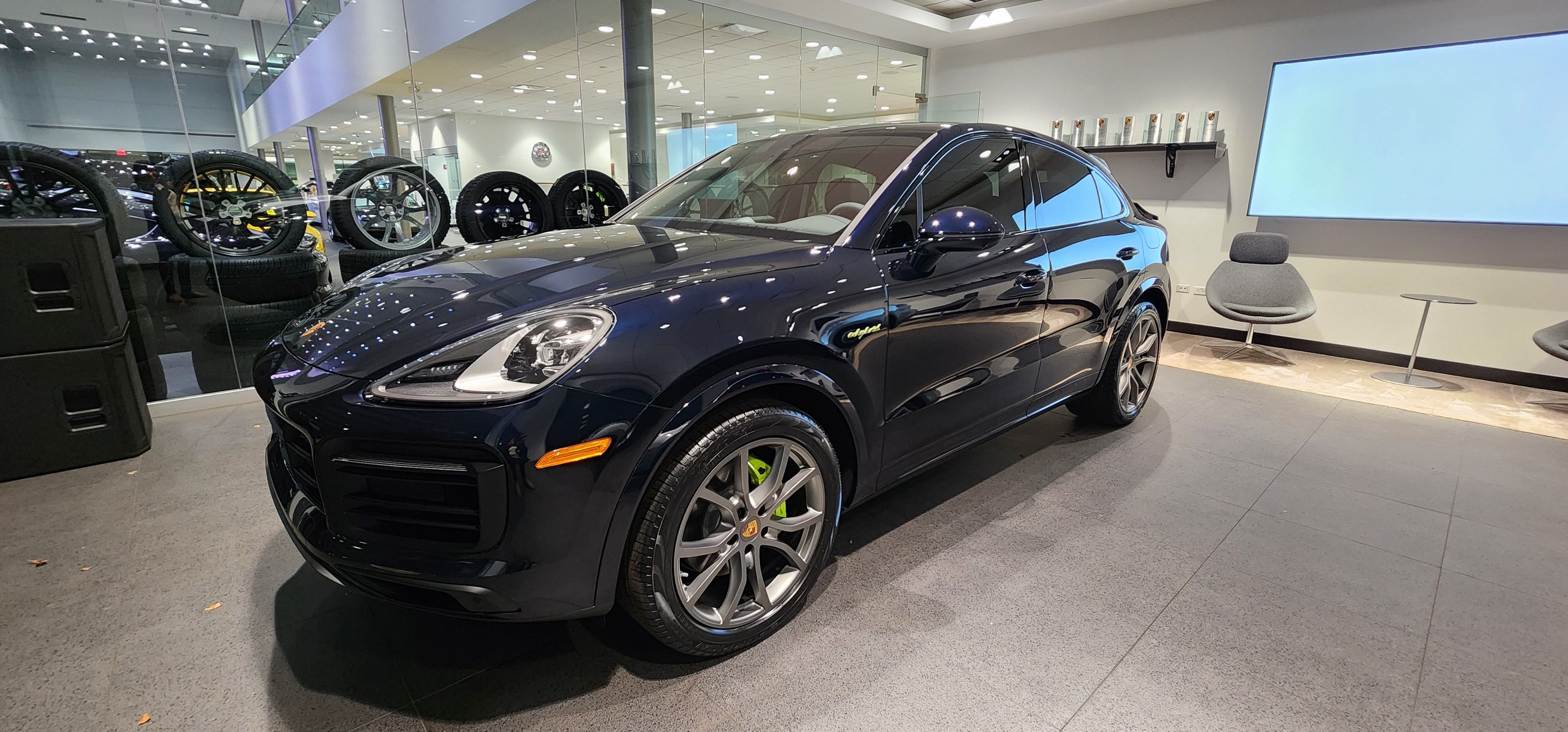 Used 2023 Porsche Cayenne Platinum Edition AWD/4WD image 4