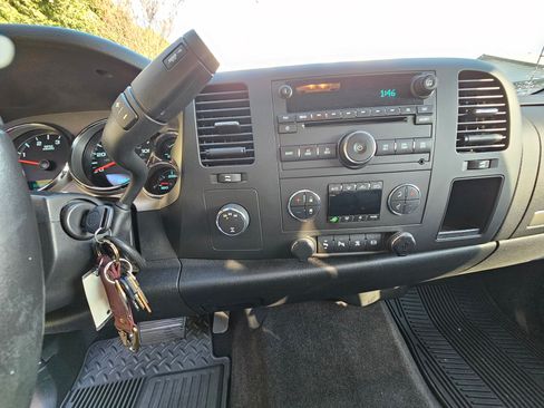 Used 2011 Chevrolet Silverado 2500 LT w/ Interior Plus Package image 22