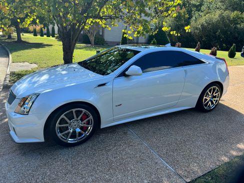 Used 2015 Cadillac CTS V image 2