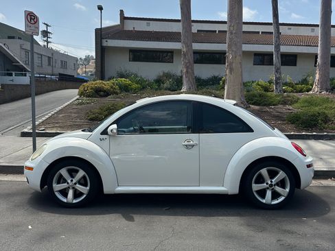 Used 2008 Volkswagen Beetle SE FWD image 10