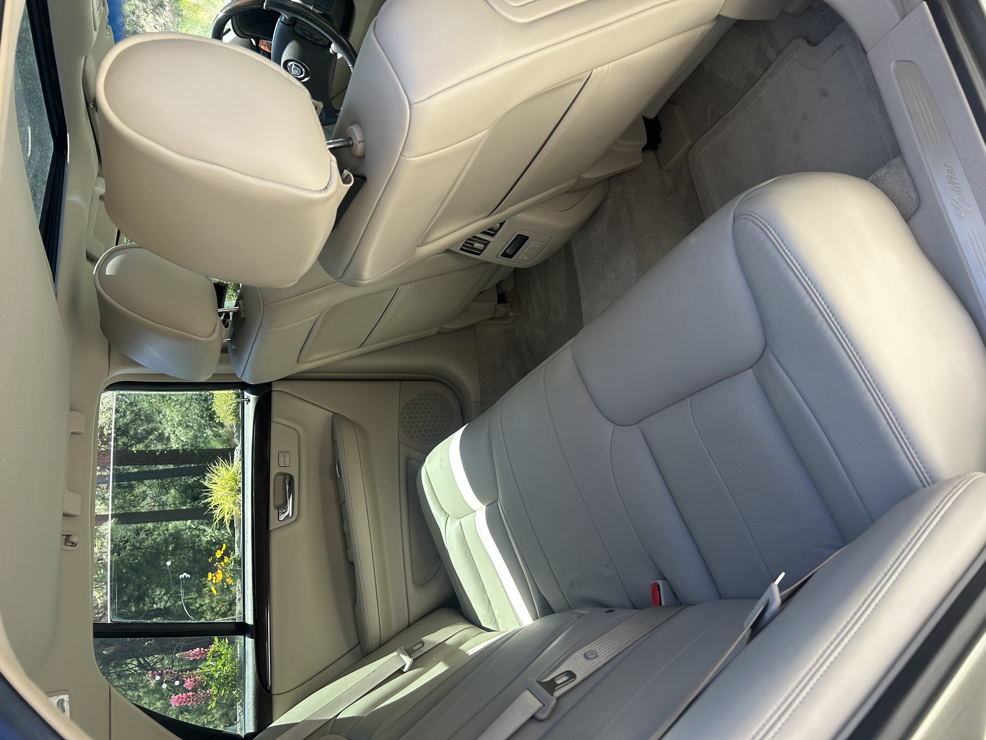 Used 2010 Cadillac DTS Luxury FWD image 18
