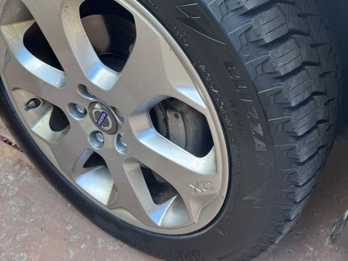 Used 2010 Volvo XC70 T6 image 2