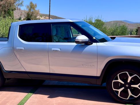 Used 2024 Rivian R1T Adventure AWD/4WD image 2
