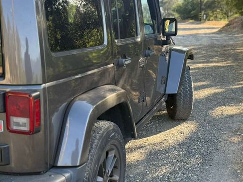 Used 2016 Jeep Wrangler Unlimited Sahara image 11