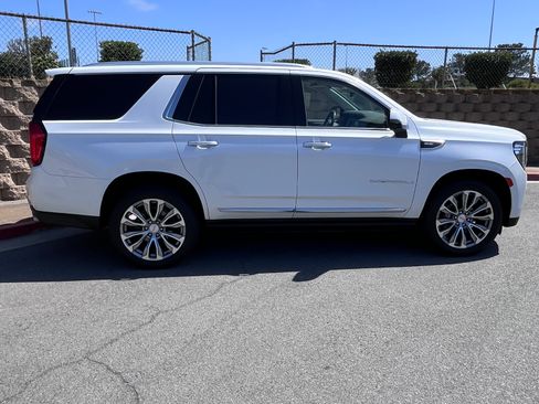 Used 2021 GMC Yukon Denali w/ Denali Premium Package AWD/4WD image 4