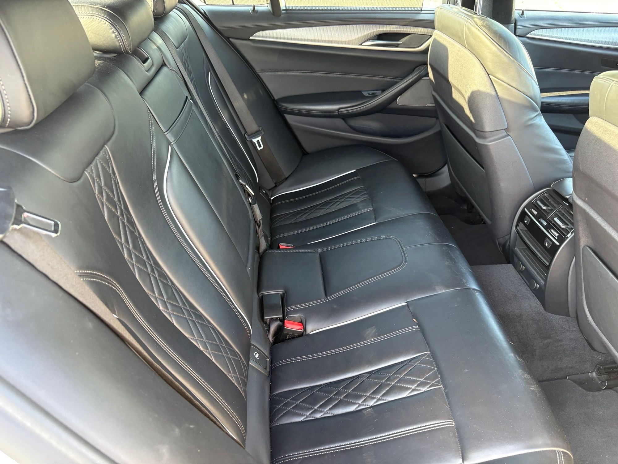Used 2018 BMW 530e xDrive w/ M Sport Package 2 AWD/4WD image 6
