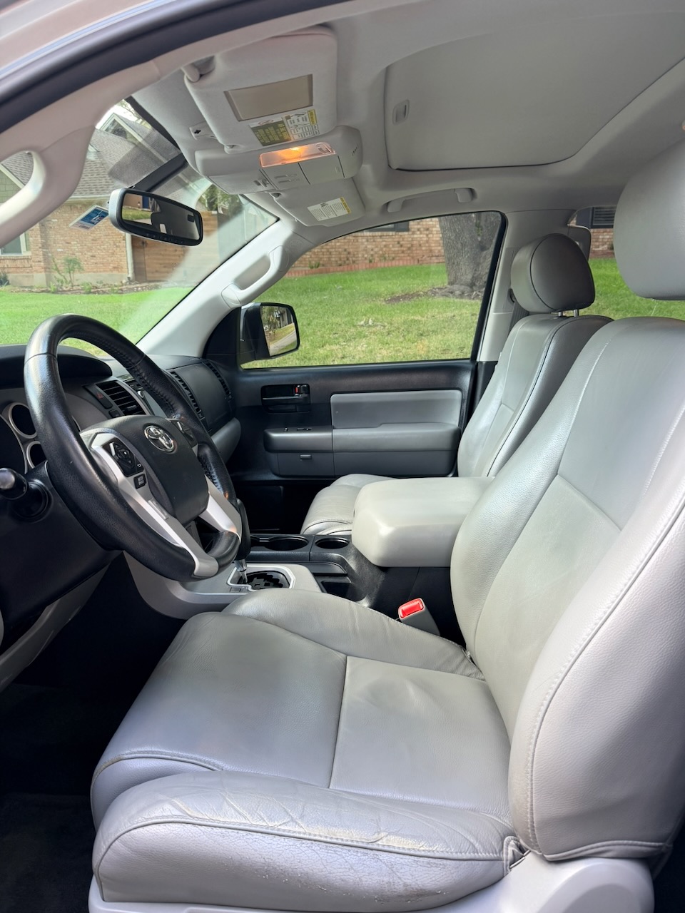 Used 2017 Toyota Sequoia SR5 w/ Premium Package RWD image 8