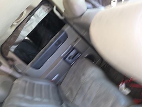 Used 2003 HUMMER H2 w/ Preferred Equipment Group image 9