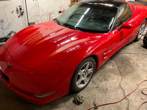 Used 1999 Chevrolet Corvette Coupe w/ Roof Pkg image 10