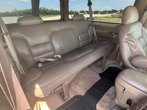 Used 1998 Chevrolet Tahoe 4WD 2-Door w/ Preferred Equipment Group 2 image 12