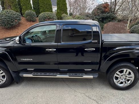 Used 2014 Toyota Tacoma PreRunner w/ Limited Package image 1