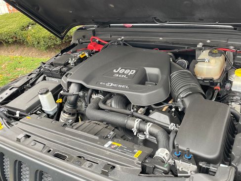 Used 2021 Jeep Wrangler Unlimited Sahara image 12