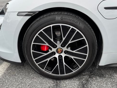 Used 2021 Porsche Taycan 4S image 12