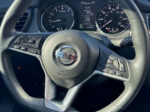 Used 2017 Nissan Rogue SV image 10